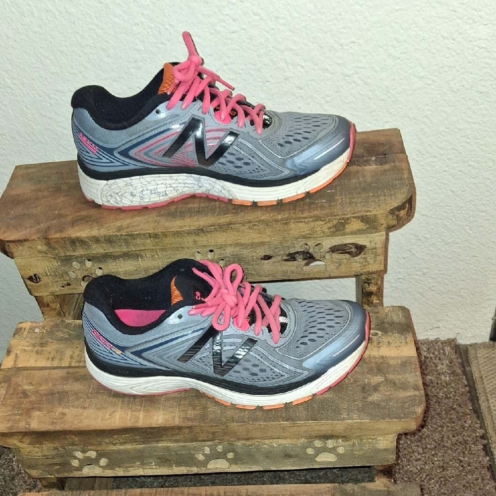 EUC Women's New Balance Running Shoes Size 8 - Picture 6 of 11